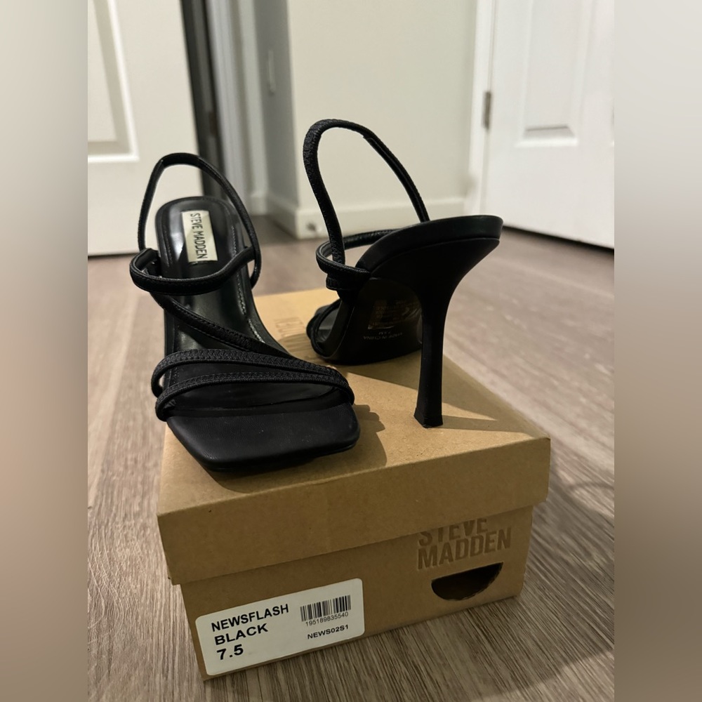 Steve Madden Newsflash Black Leather Thin Strap Stiletto Open Toe Dress Sandals